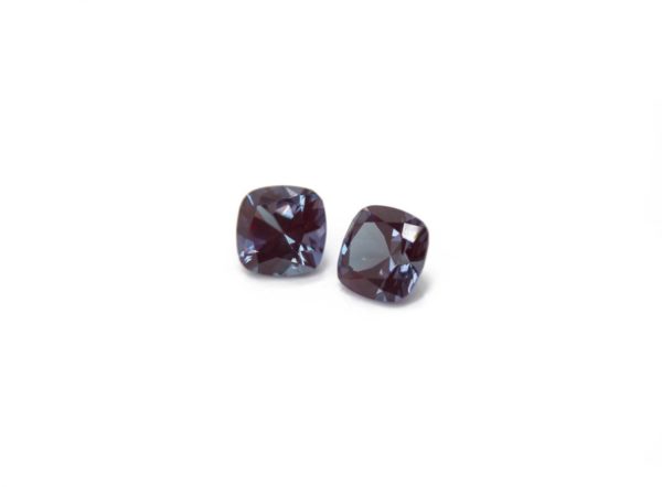 александрит реверс эффект выращенный александрит alexandrite форма камня кушон