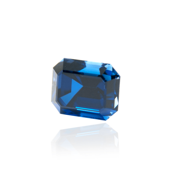 гидротермальный выращенный сапфир sapphire корунд огранка октагон
