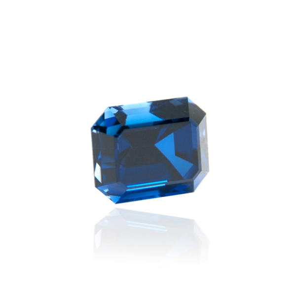 гидротермальный выращенный сапфир sapphire корунд огранка октагон