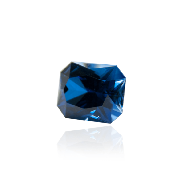 гидротермальный выращенный сапфир sapphire корунд огранка радиант