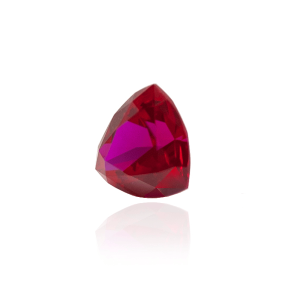 гидротермальный выращенный рубин ruby корунд огранка триллион
