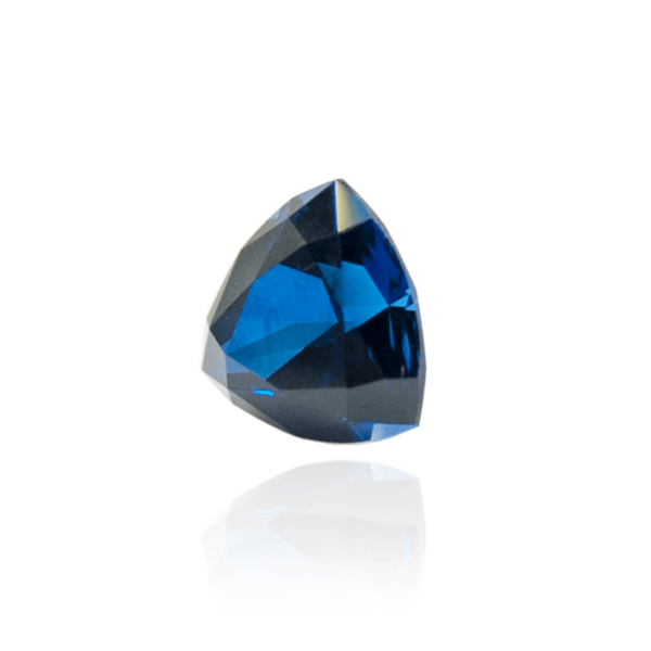 гидротермальный выращенный сапфир sapphire корунд огранка триллион