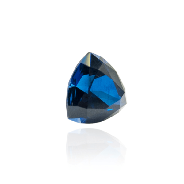 гидротермальный выращенный сапфир sapphire корунд огранка триллион